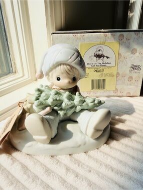1989 Precious Moments Don’t Let The Holidays Get You Down Porcelain Figure & Box